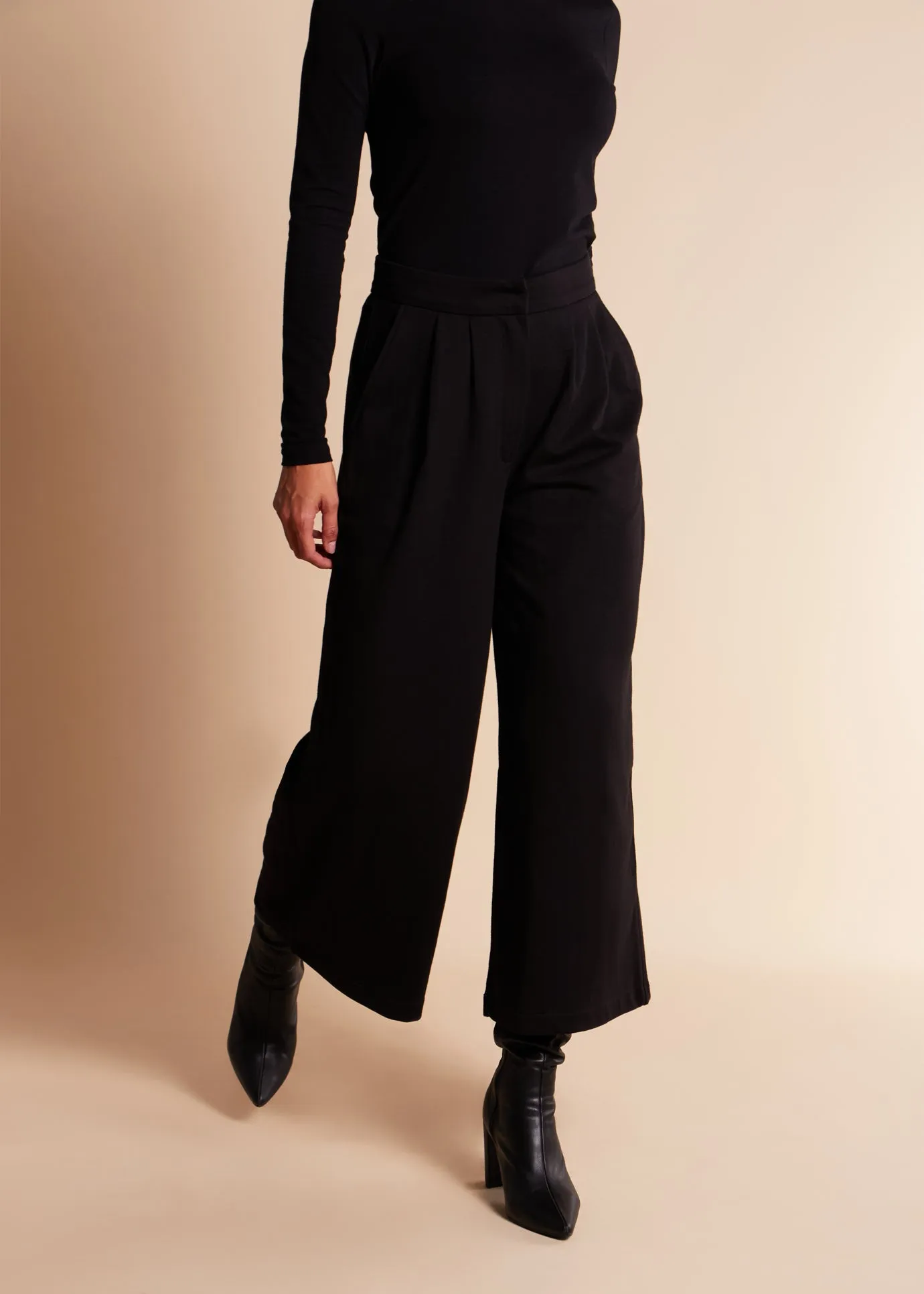 Cropped Trousers Black