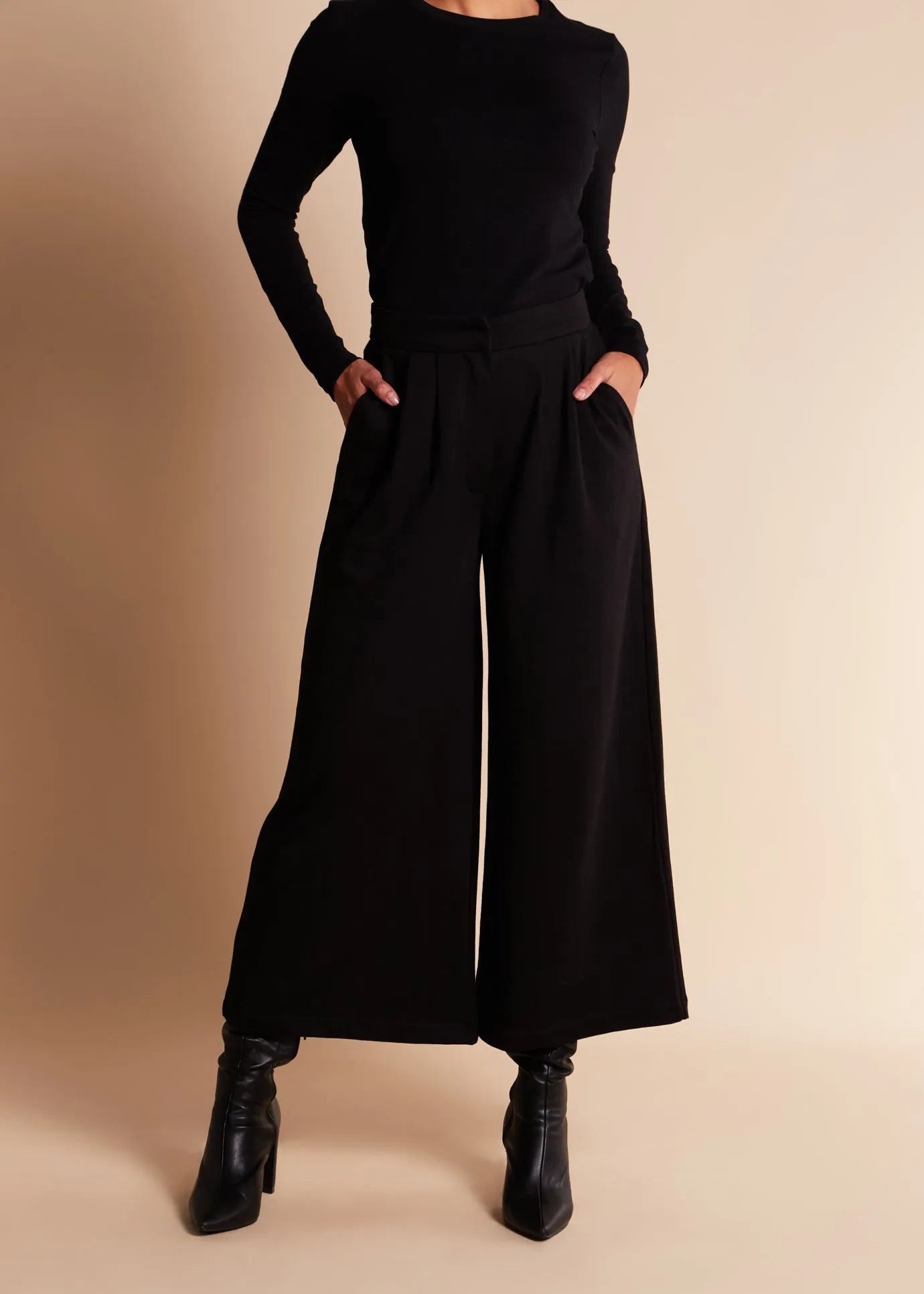 Cropped Trousers Black